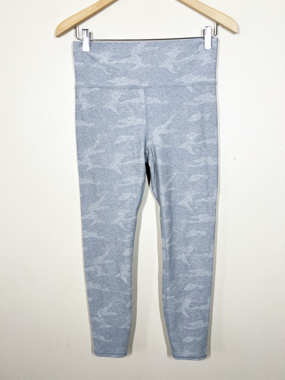 Vuori Womens Clean Elevation Light Gray Camo High Rise Leggings Size Medium